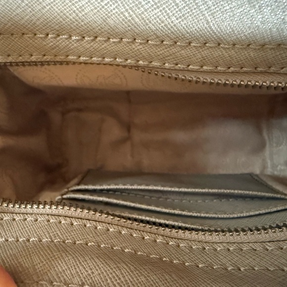 Michael Kors Elegant Gray Crossbody Bag - Picture 4 of 5